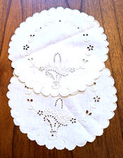 Set of 2 Vintage Ivory Linen Embroidered 8