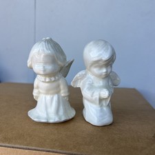 VINTAGE WHITE PORCELAIN PRAYING LITTLE GIRL AND ANGEL 3.5 INCHES TALL Figurines picture