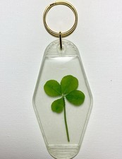 Real Four Leaf Clover Keychain – Vintage-Inspired Lucky Gift with Genuine Clover picture