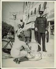 1939 Press Photo Police officer asks woman for her bicycle license in Bermuda picture