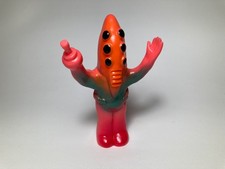 Maura Toy Himitsu Kaiju Series Designer Toy Sofubi Finger Puppet Pink Alien picture