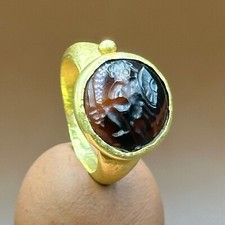 Genuine Ancient Roman Old 18k Karat gold ring Man With Sword And Shield intaglio picture