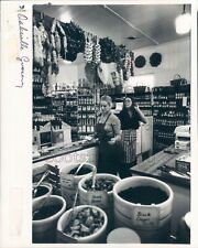 1981 Press Photo Oakville Grocery Scene Napa County California picture