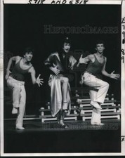 1981 Press Photo Jay Rogers, center in drag, perform dance number in 