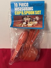 NOS New VTG 1982 Red Plastic 10 PC Set Measuring Spoons & Cups Hong Hong Retro picture