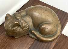 ANTIQUE VINTAGE c.1928 SLEEPING CAT DOORSTOP SOLID BRONZE picture