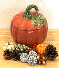 BETTER HOMES & GARDEN CERAMIC PUMPKIN HALLOWEEN AUTUMN COOKIE CANDY JAR DISPLAY picture