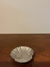 vintage silver-plated shell-shaped trinket or candy dish featuring fluted ridges picture