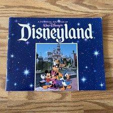 PICTORIAL SOUVENIR OF WALT DISNEY’S DISNEYLAND BOOKLET 1989 Mickey Minnie Mouse picture