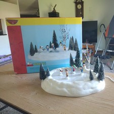 Dept 56 Peanuts On Ice. Christmas Ice Skating Figurine Set  box/ paperexcellent  picture