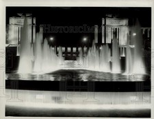 1961 Press Photo Palais de Chaillot Fountain at Night in Paris, France picture
