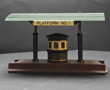 Dept 56 Victoria Station Train Platform 5575-1 Dickens Village Heritage Boxed picture